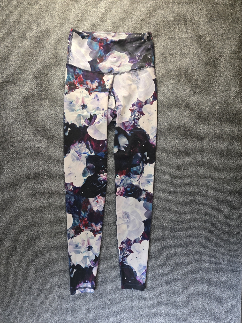 Old Navy Active Womens Floral Print Leggings in Purple and White